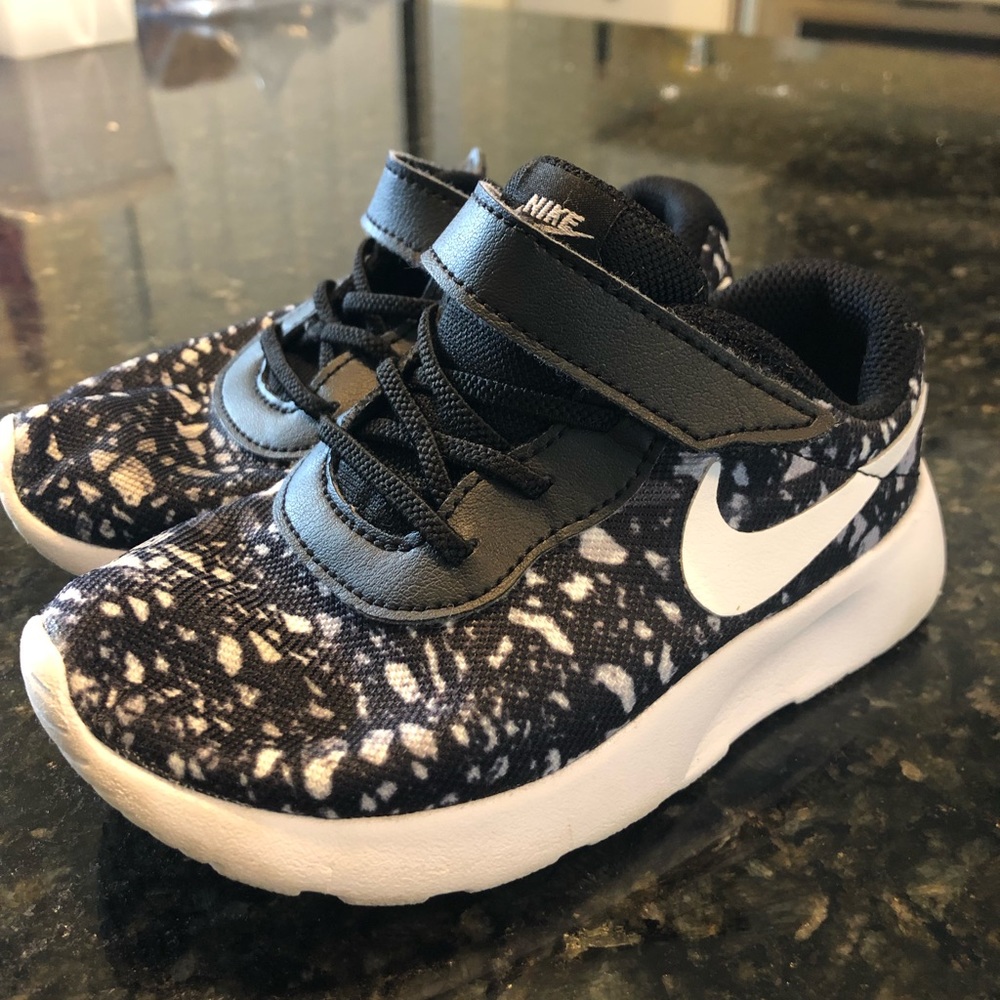 Like new toddler Nike 9c